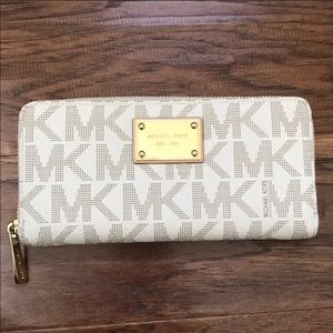 Michael Kors white / cream wallet